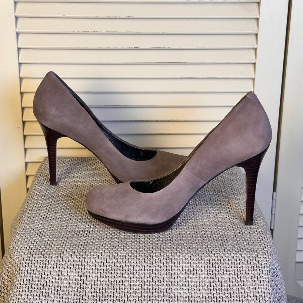Banana Republic Taupe Suede Platform Pumps | Classic Round-Toe Heels | Size 6 - Picture 7 of 8